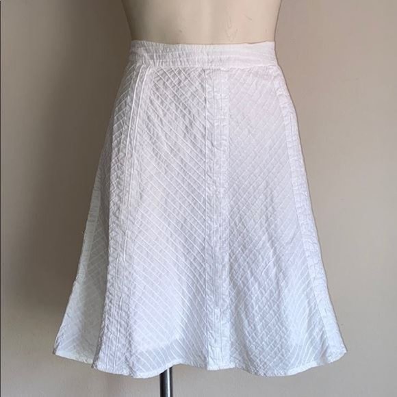 Gap white skirt 6 flare - Picture 1 of 2
